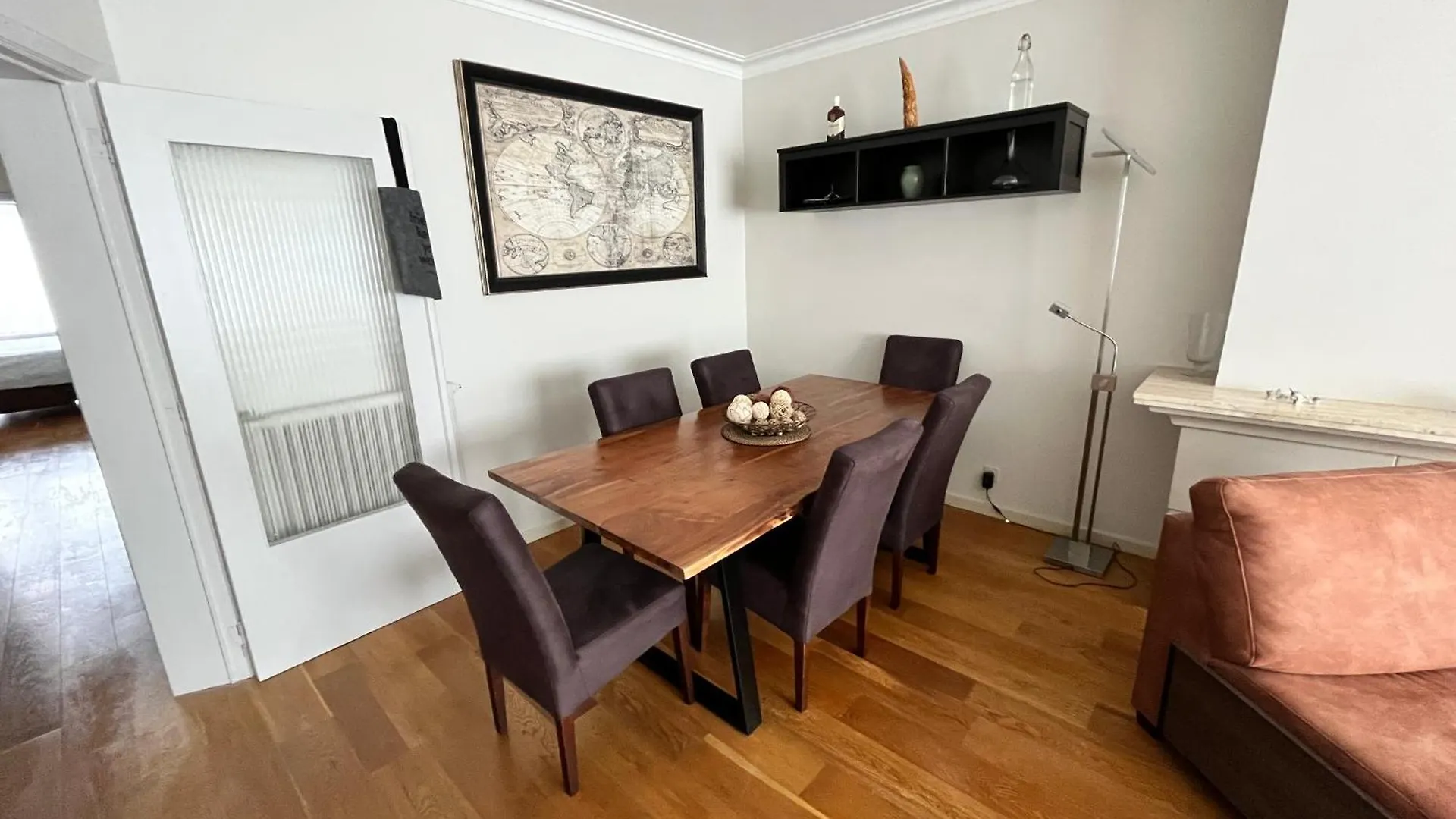Spacious 2 Bedroom App In The Center With Balcony Ghent